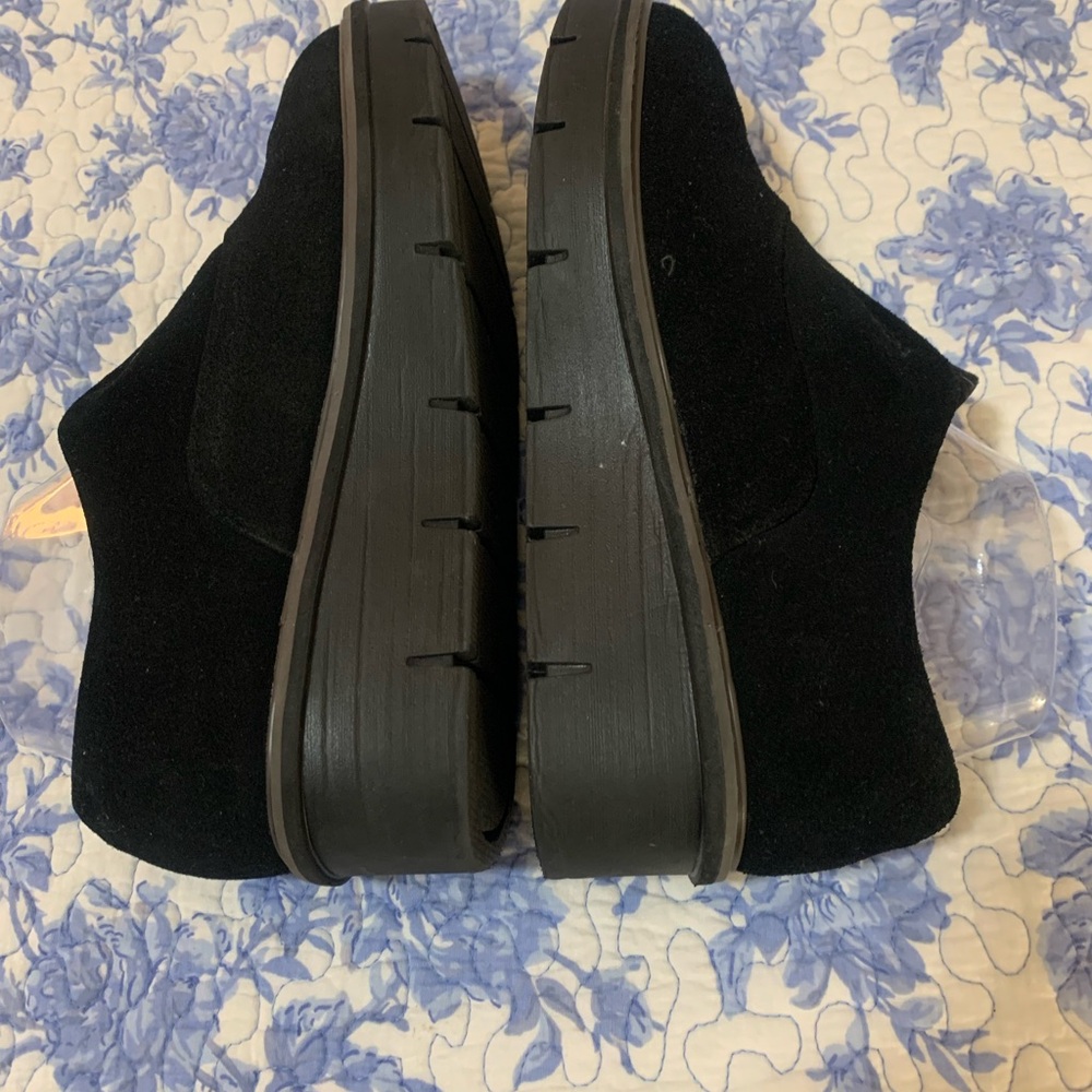 Clarks Black Flats Sleek Design - Picture 4 of 5